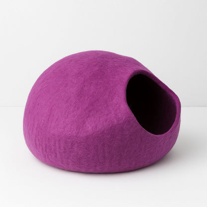 Luxury Felt Cat Cave – Handcrafted Wool Retreat – Magenta Plum
