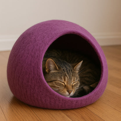 Luxury Felt Cat Cave – Handcrafted Wool Retreat – Magenta Plum