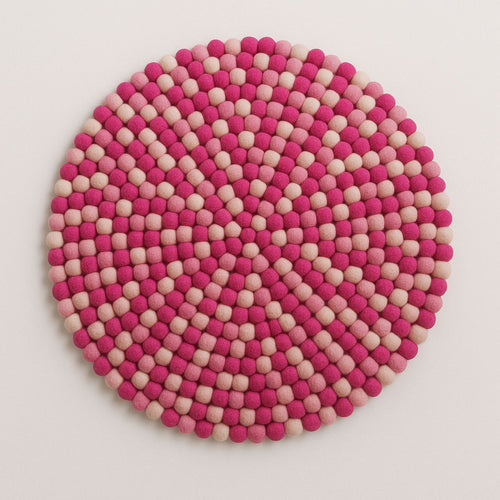 Handcrafted Felt Ball Rug – Pink & Blush Round (120cm)