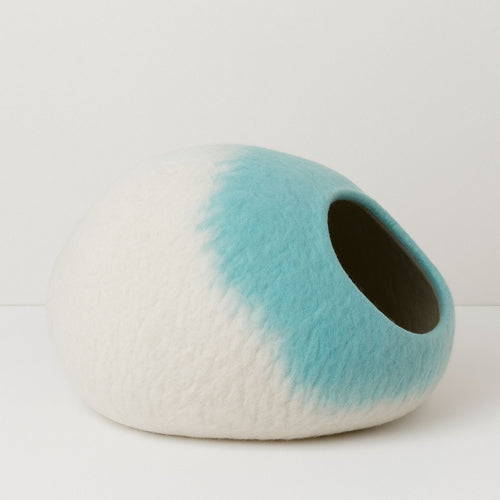 Luxury Felt Cat Cave – Handcrafted Wool Retreat – Aqua Cream