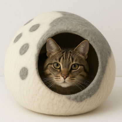 Luxury Felt Cat Cave – Handcrafted Wool Retreat – Lilac Cream