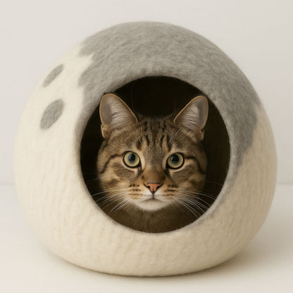 Luxury Felt Cat Cave – Handcrafted Wool Retreat – Lilac Cream